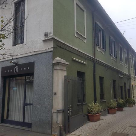 Bed Rho Stazione Bed & Breakfast Luaran gambar