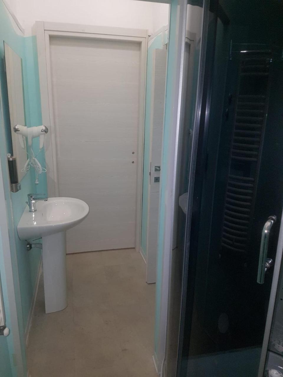 Bed Rho Stazione Bed & Breakfast Luaran gambar