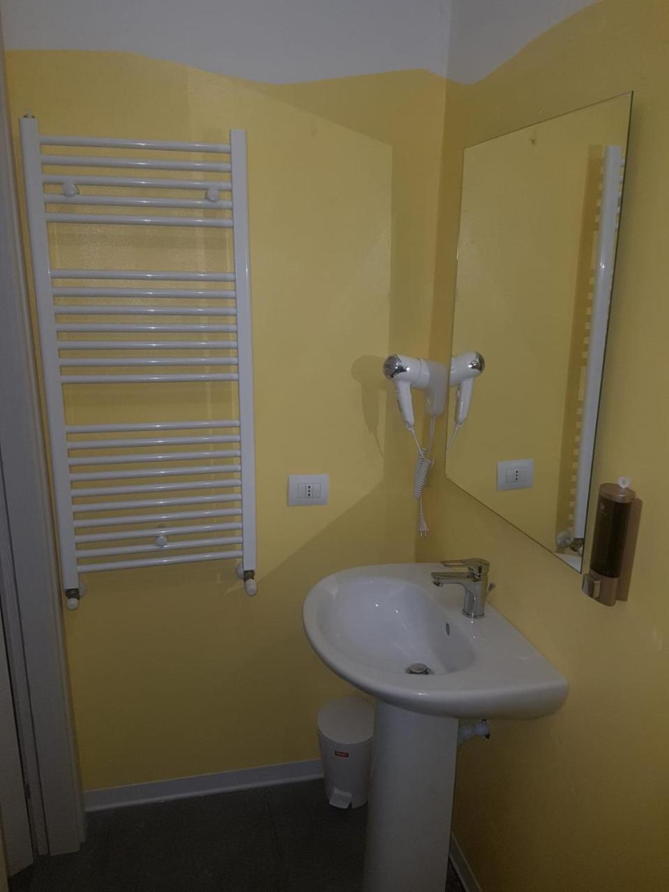 Bed Rho Stazione Bed & Breakfast Luaran gambar